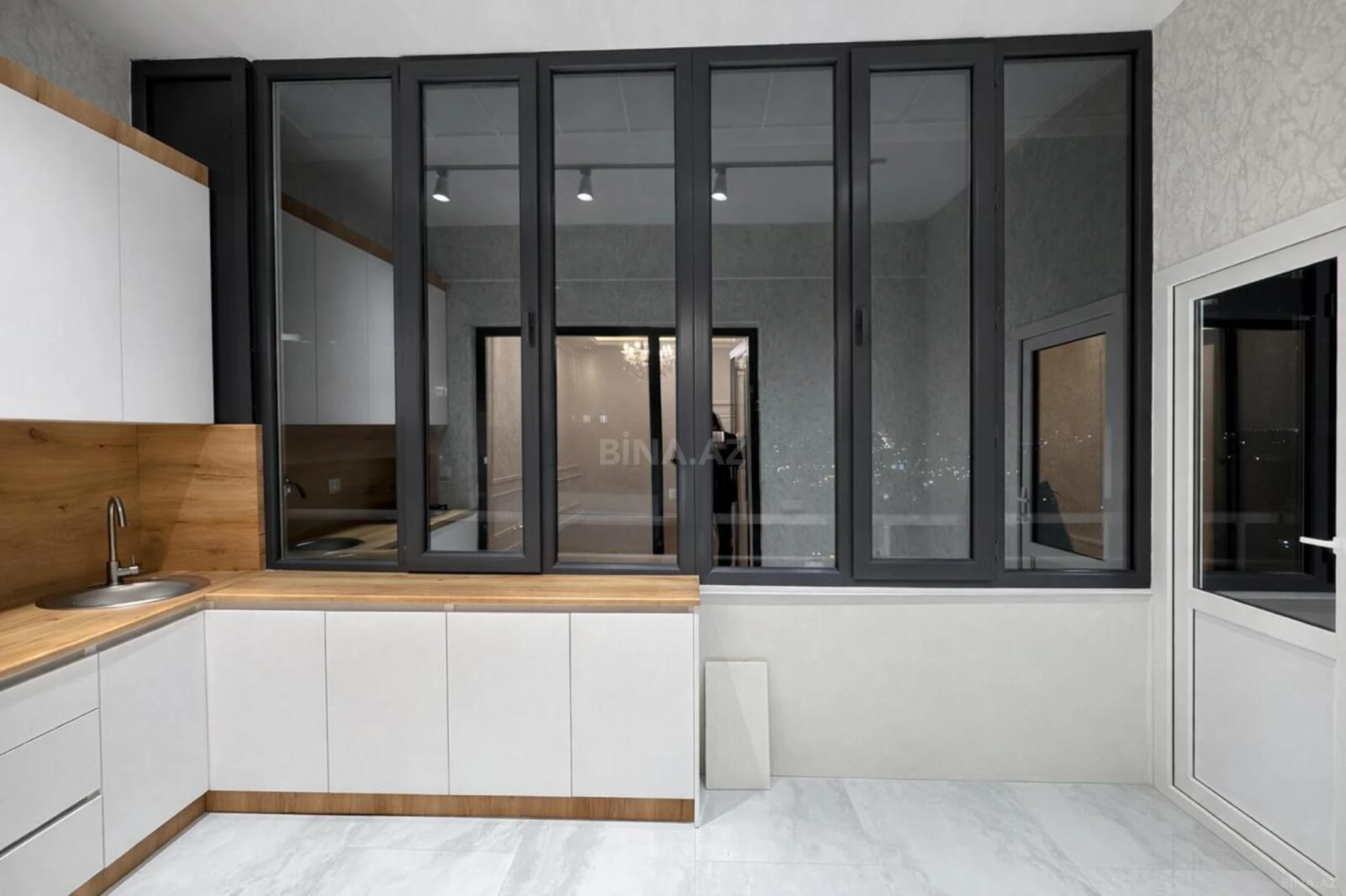 Satılır 3 otaqlı mənzil 68.53 m²