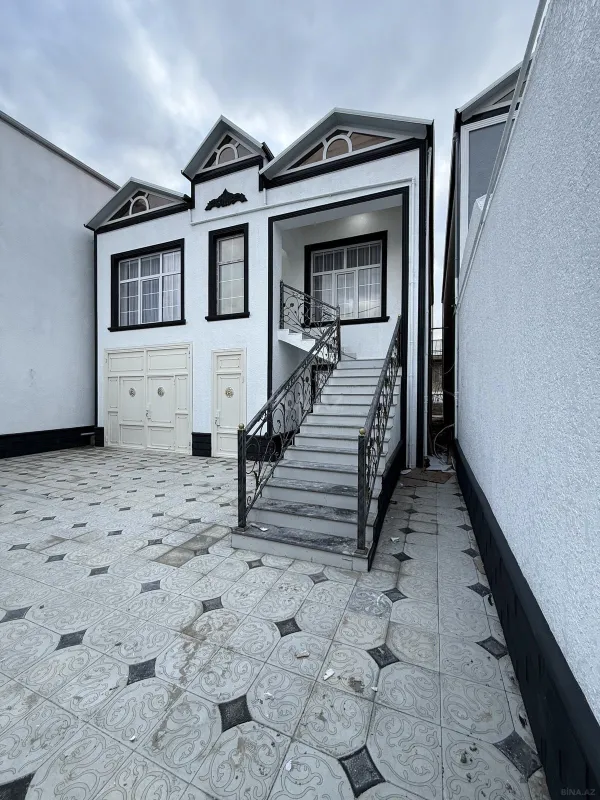 Satılır 8 otaqlı həyət evi 200 m²