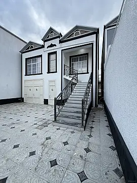 Satılır 8 otaqlı həyət evi 200 m²