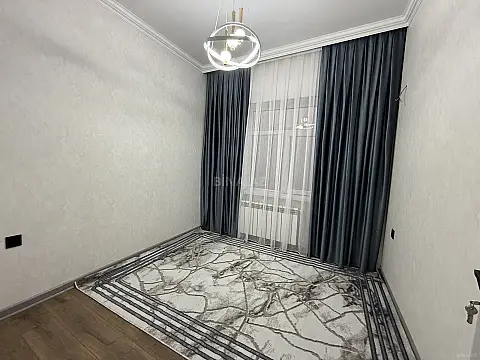 Satılır 8 otaqlı həyət evi 200 m²