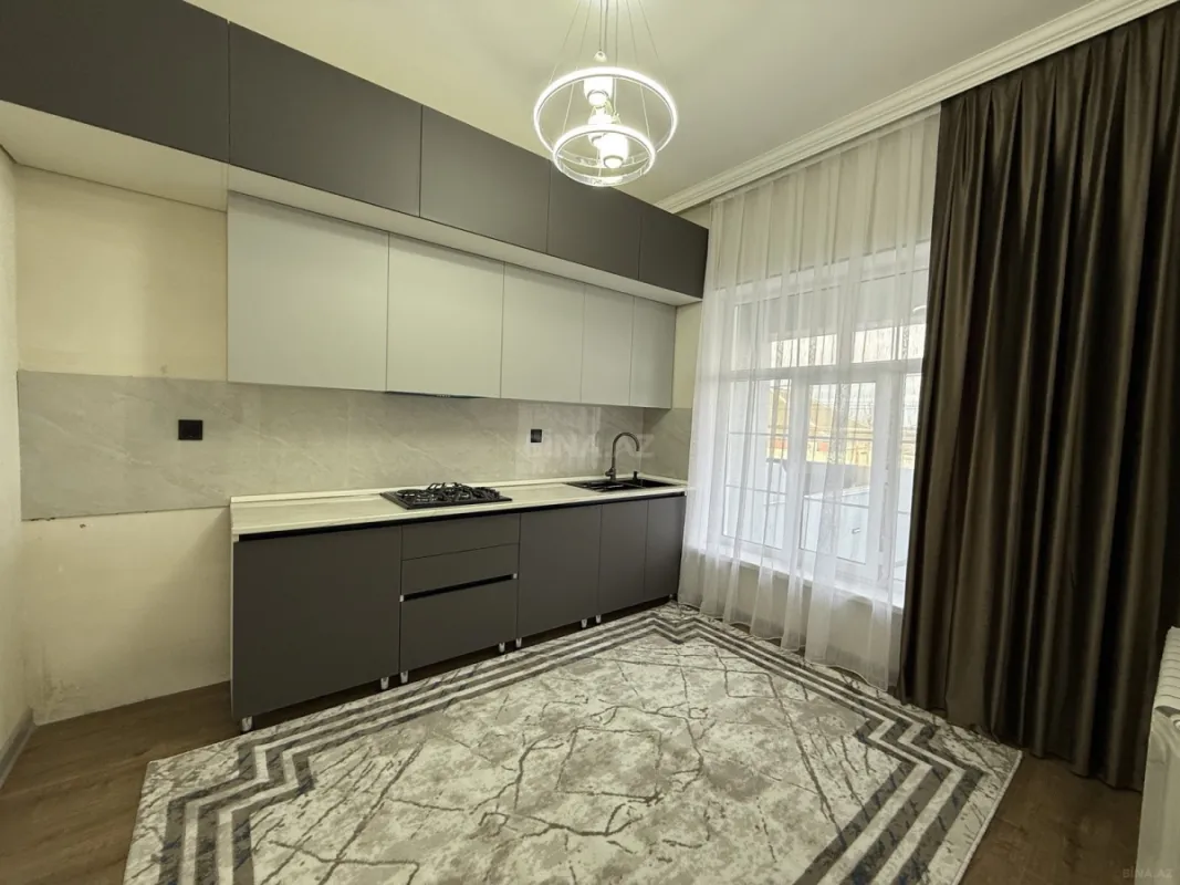 Satılır 8 otaqlı həyət evi 200 m²