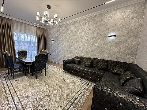 Satılır 8 otaqlı həyət evi 200 m²