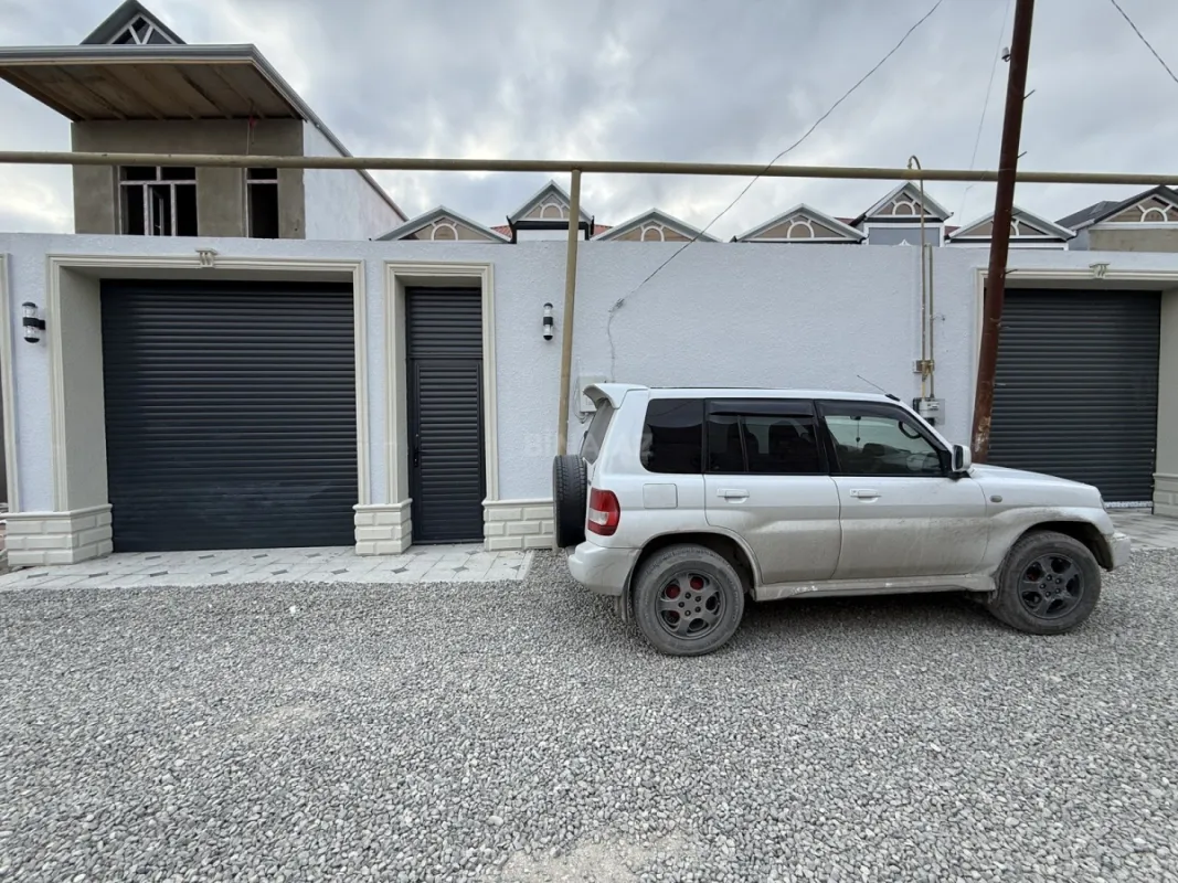 Satılır 8 otaqlı həyət evi 200 m²