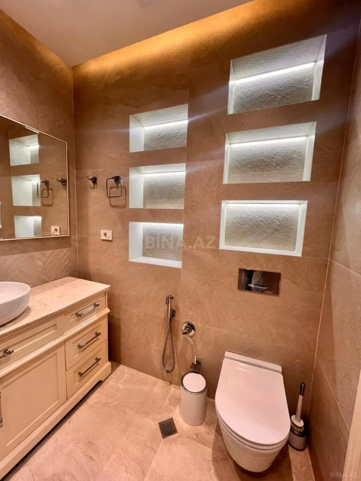 Satılır 3 otaqlı mənzil 107 m²