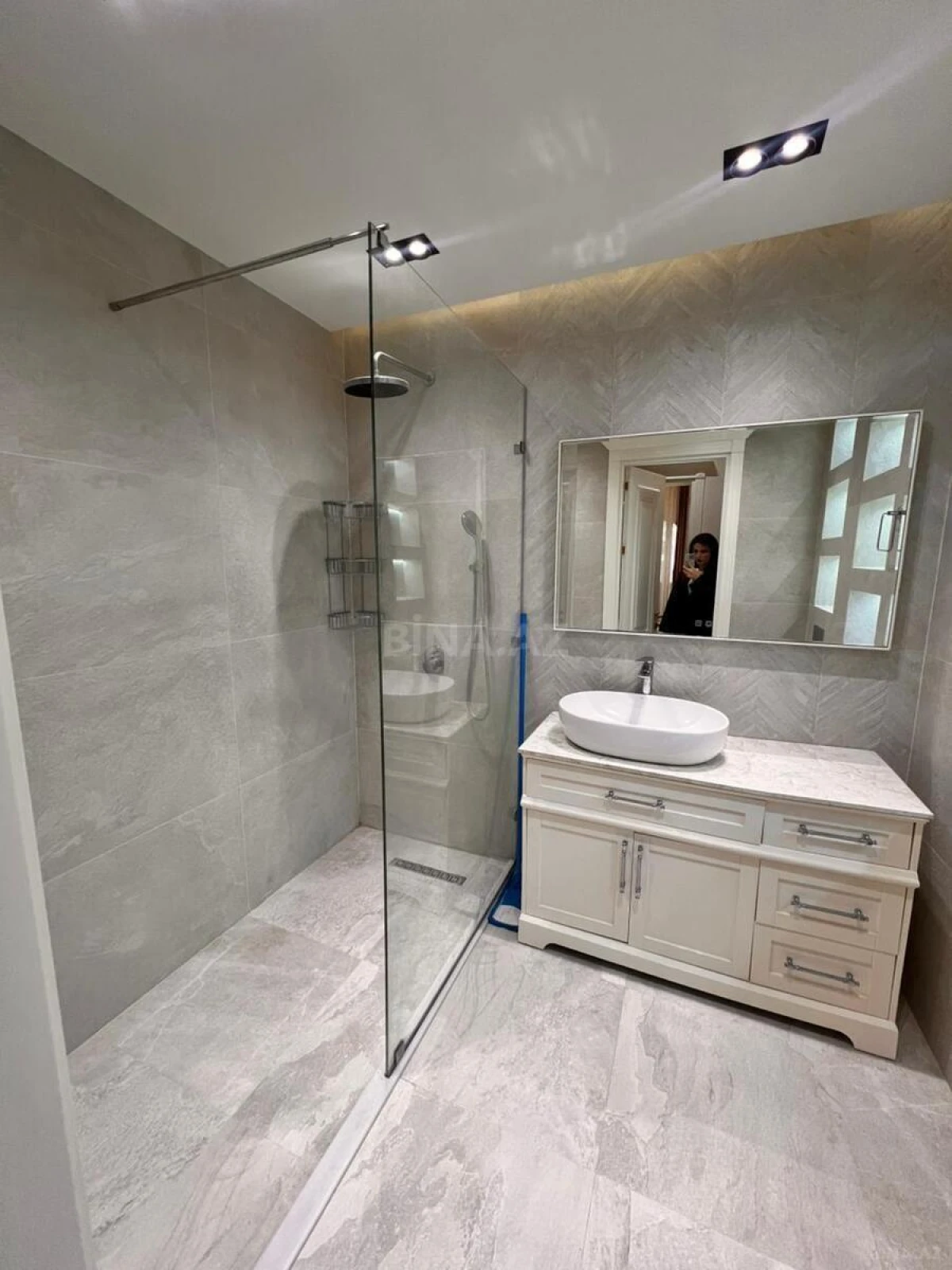 Satılır 3 otaqlı mənzil 107 m²