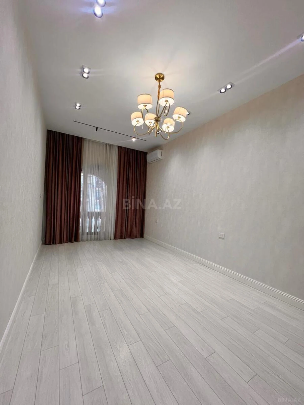 Satılır 3 otaqlı mənzil 107 m²