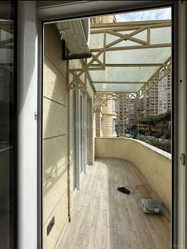 Satılır 3 otaqlı mənzil 125 m²