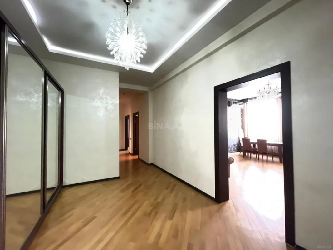 Kirayə verilir 3 otaqlı mənzil 140 m²