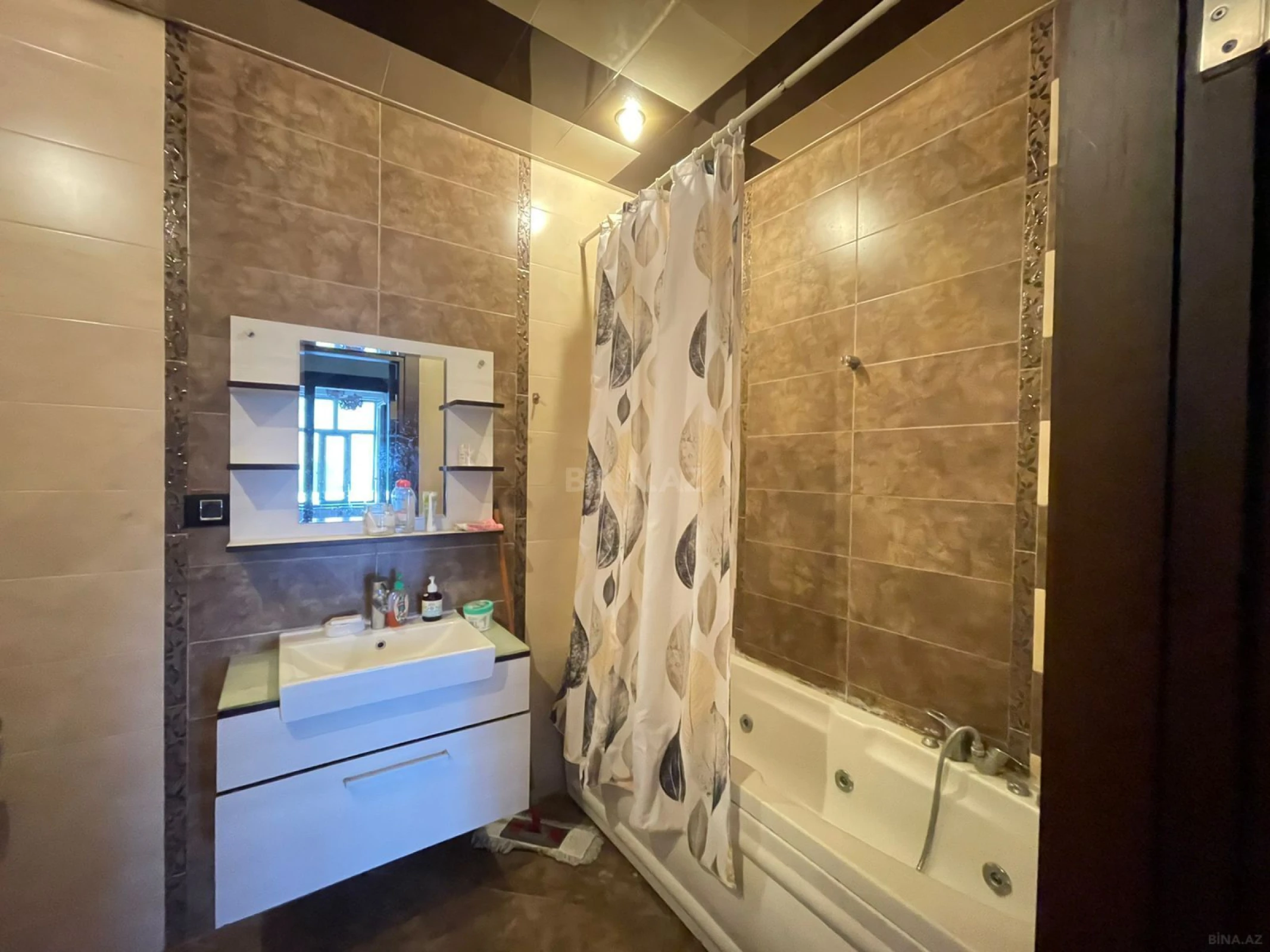 Kirayə verilir 3 otaqlı mənzil 140 m²