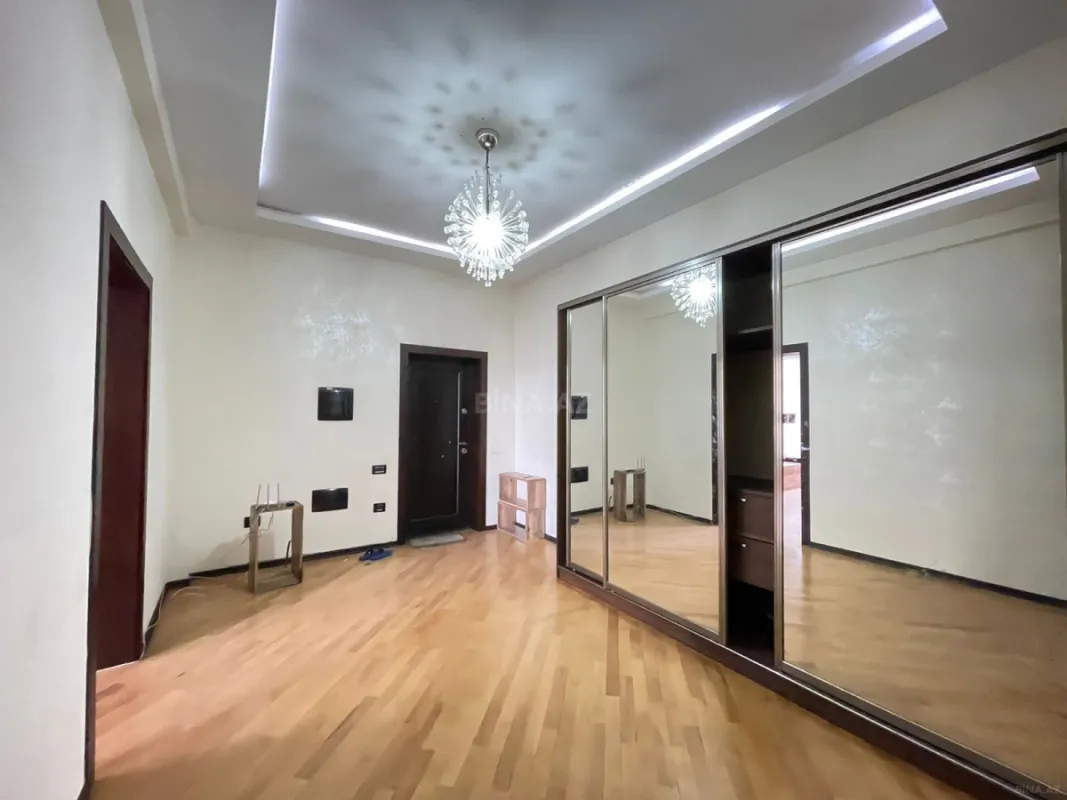 Kirayə verilir 3 otaqlı mənzil 140 m²