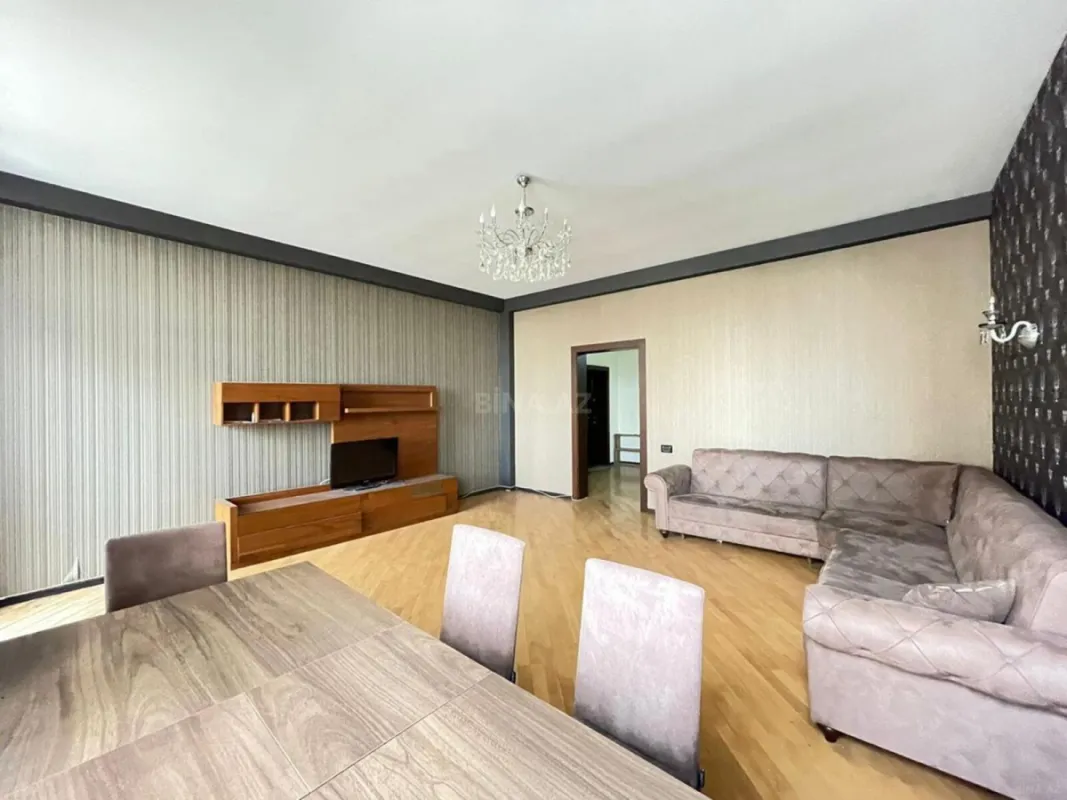 Kirayə verilir 3 otaqlı mənzil 140 m²