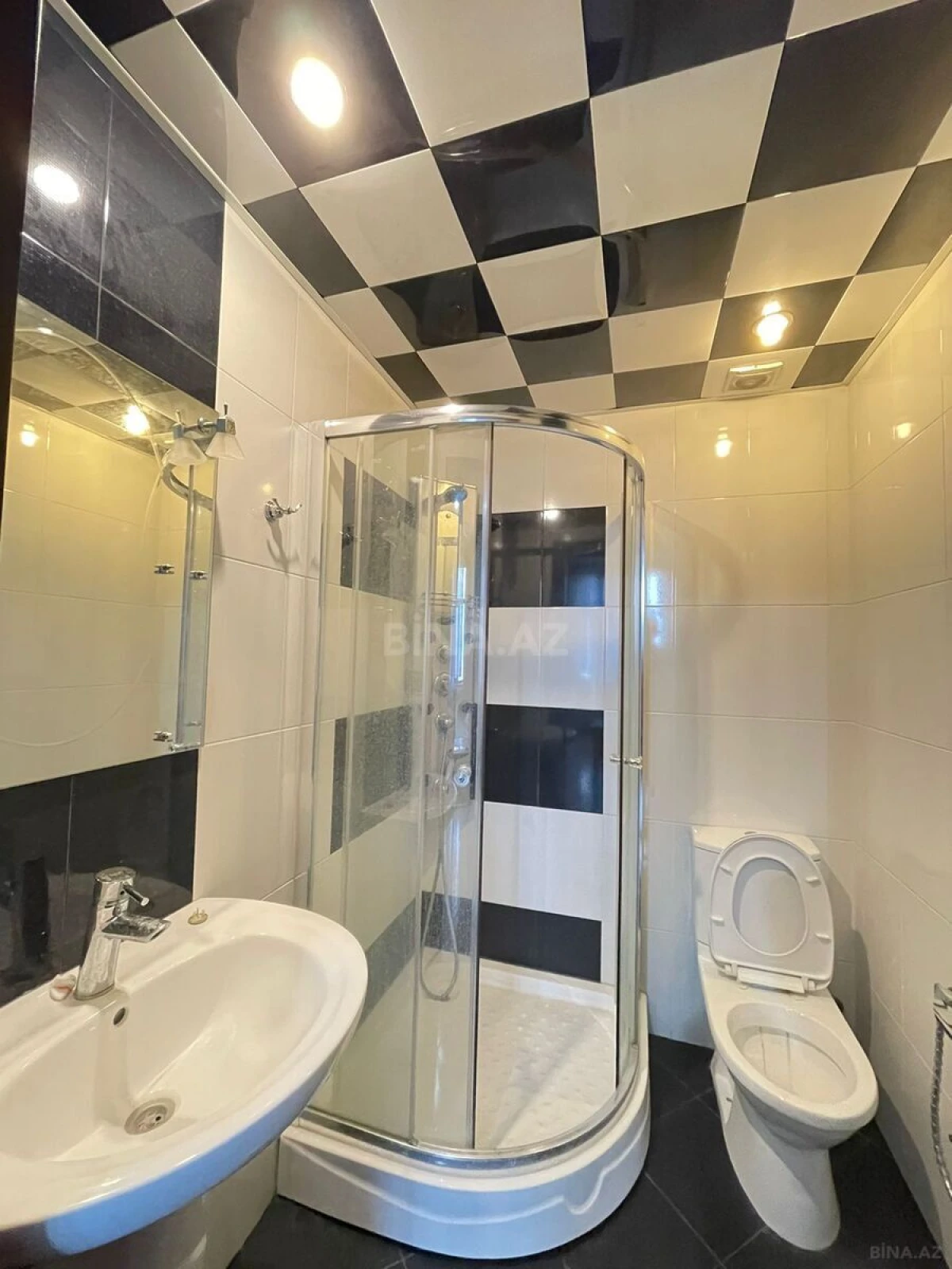 Kirayə verilir 3 otaqlı mənzil 140 m²