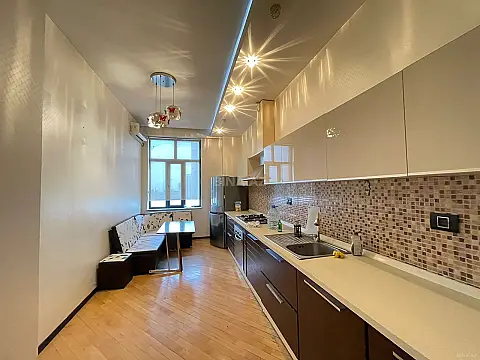 Kirayə verilir 3 otaqlı mənzil 140 m²