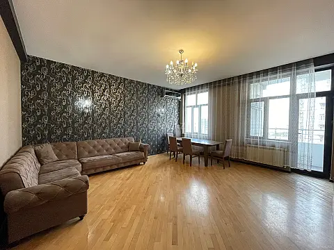 Kirayə verilir 3 otaqlı mənzil 140 m²
