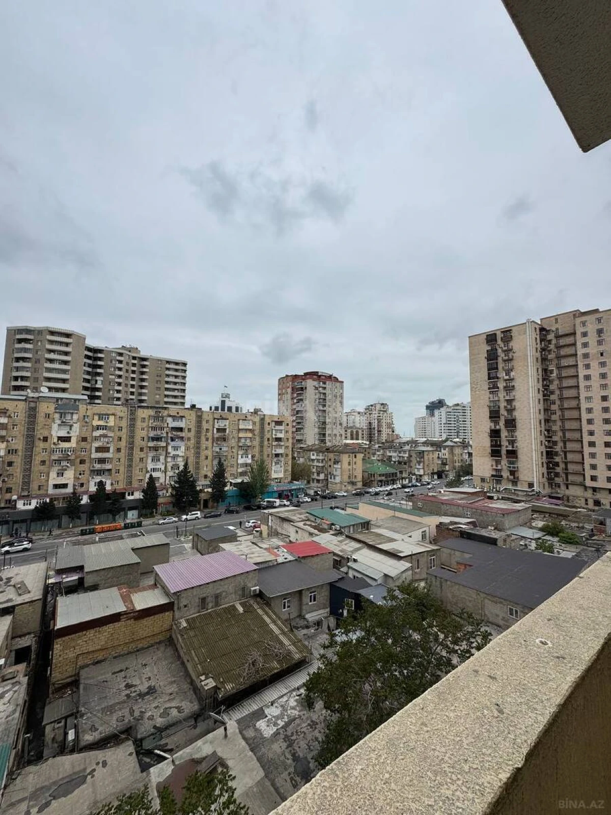Satılır 3 otaqlı mənzil 137 m²