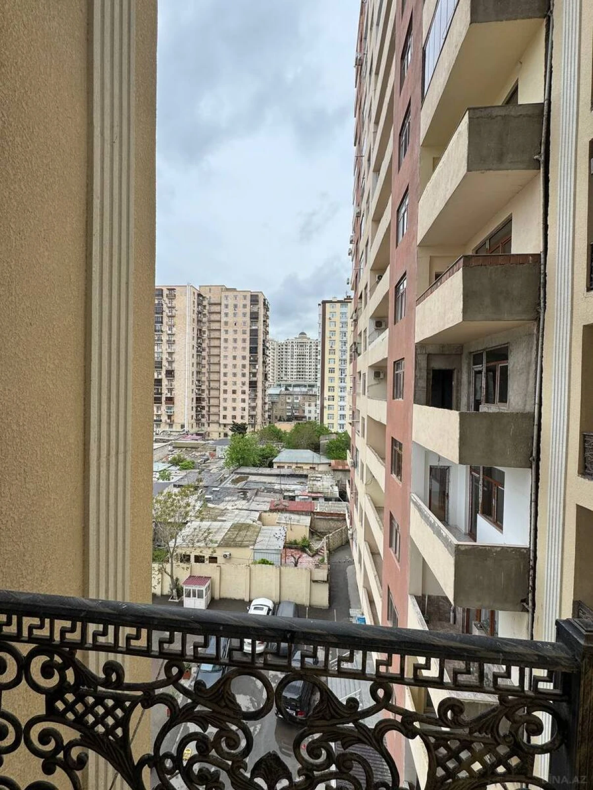 Satılır 3 otaqlı mənzil 137 m²