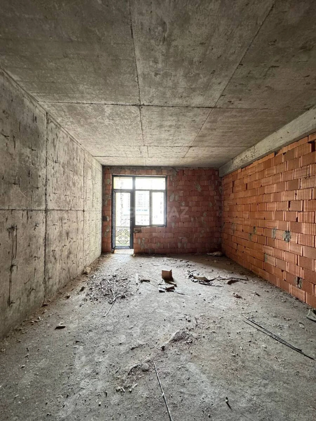 Satılır 3 otaqlı mənzil 137 m²