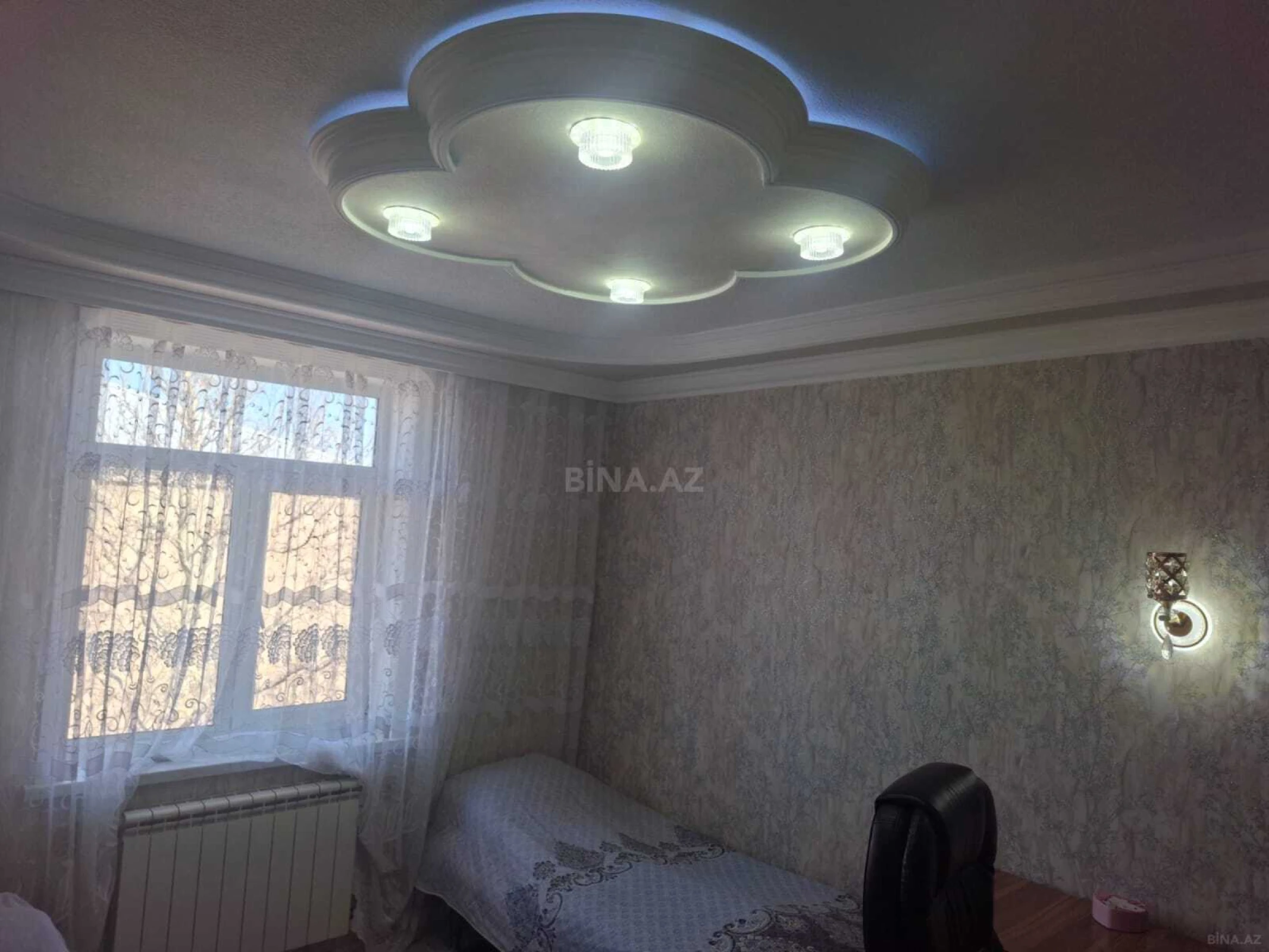 Satılır 4 otaqlı mənzil 144 m²