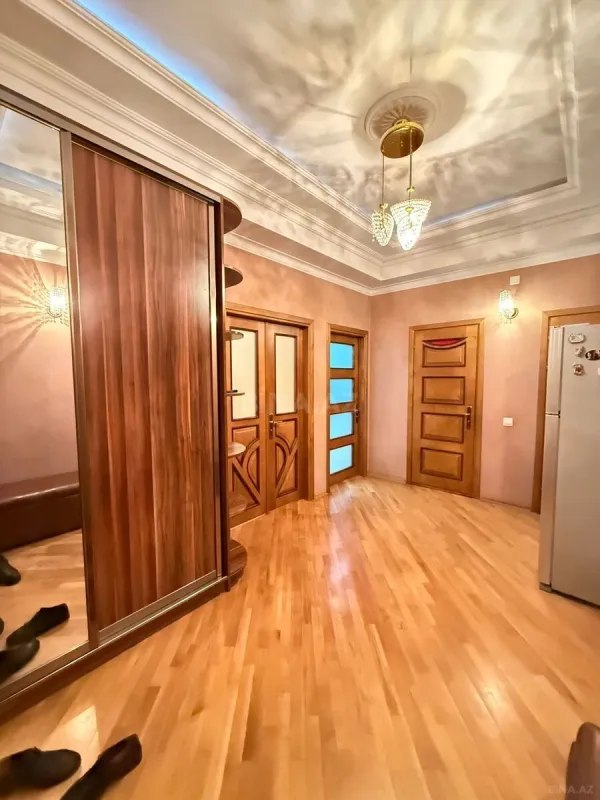 Satılır 3 otaqlı mənzil 110 m²