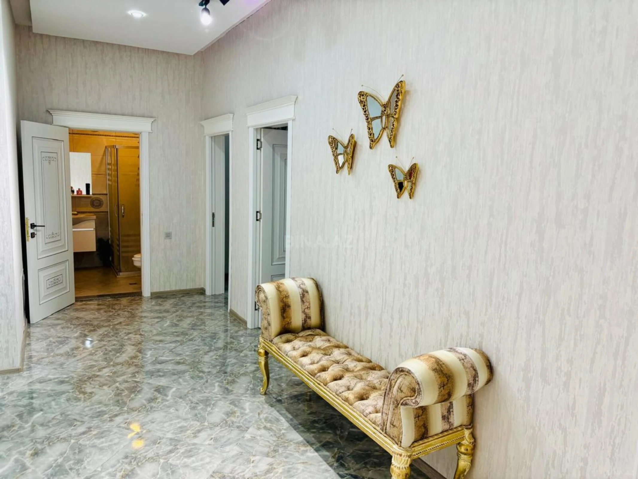 Satılır 4 otaqlı həyət evi 180 m²