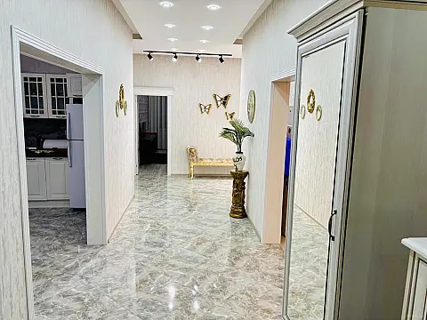 Satılır 4 otaqlı həyət evi 180 m²