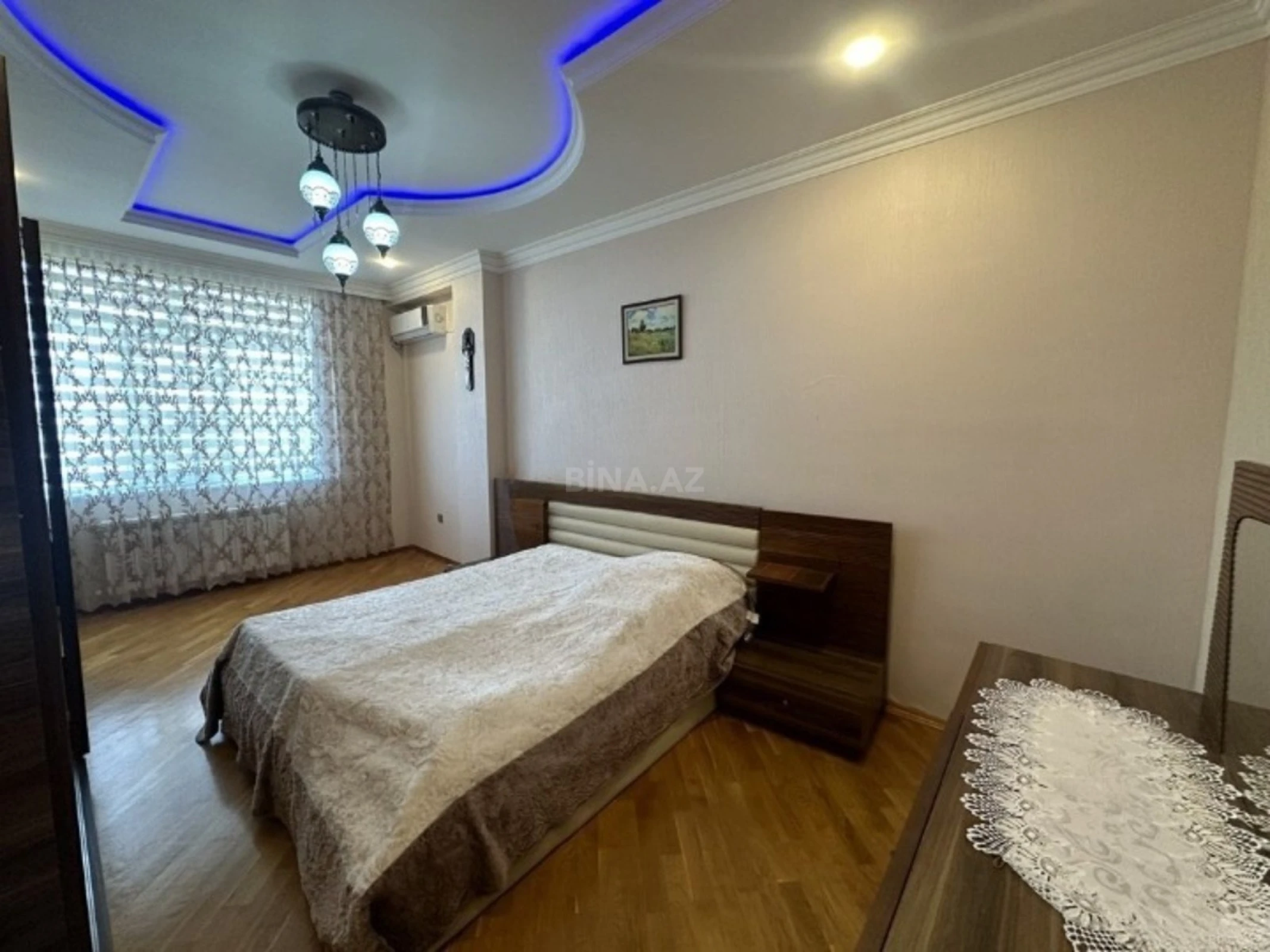 Satılır 3 otaqlı mənzil 160 m²