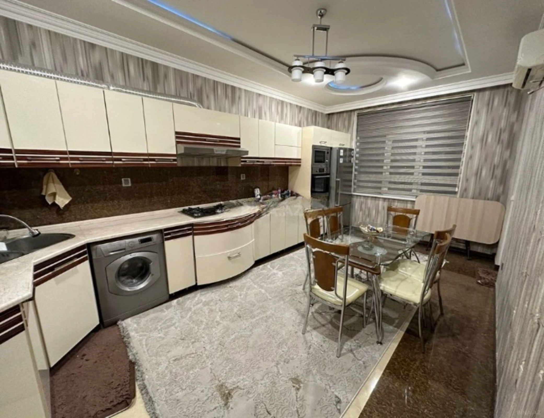 Satılır 3 otaqlı mənzil 160 m²