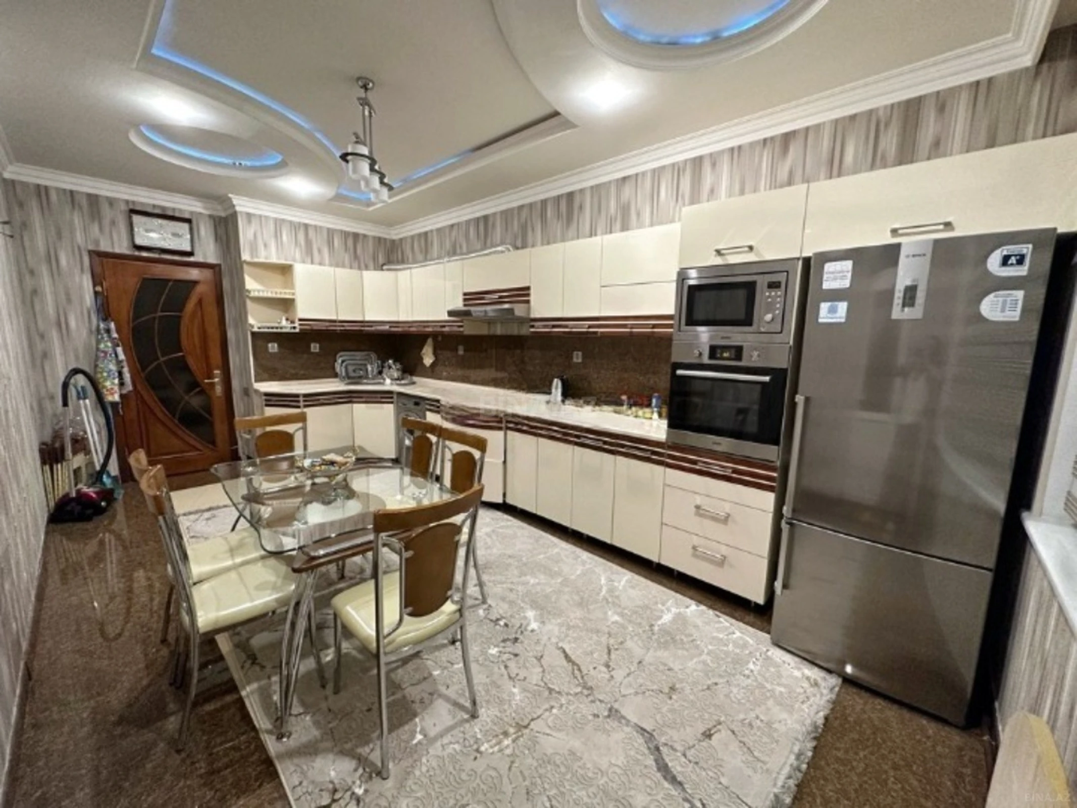 Satılır 3 otaqlı mənzil 160 m²