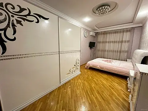 Satılır 3 otaqlı mənzil 160 m²