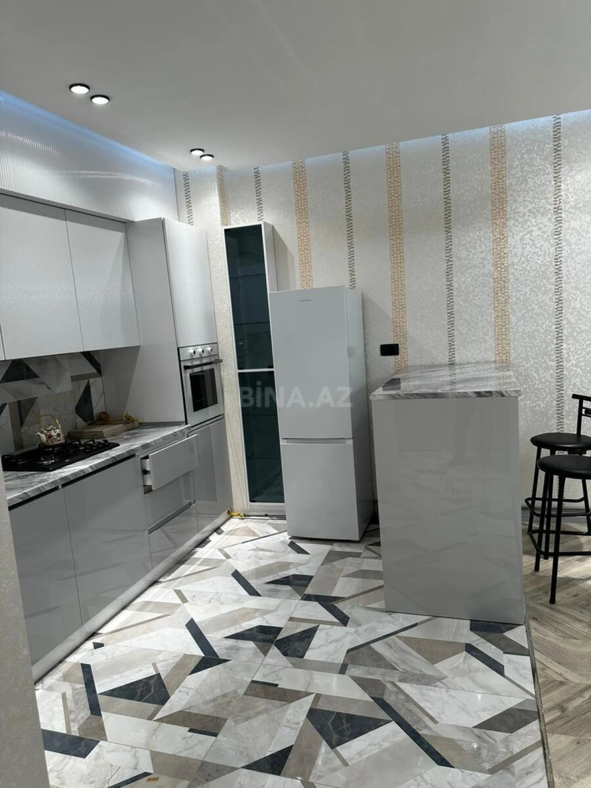 Kirayə verilir 2 otaqlı mənzil 68 m²