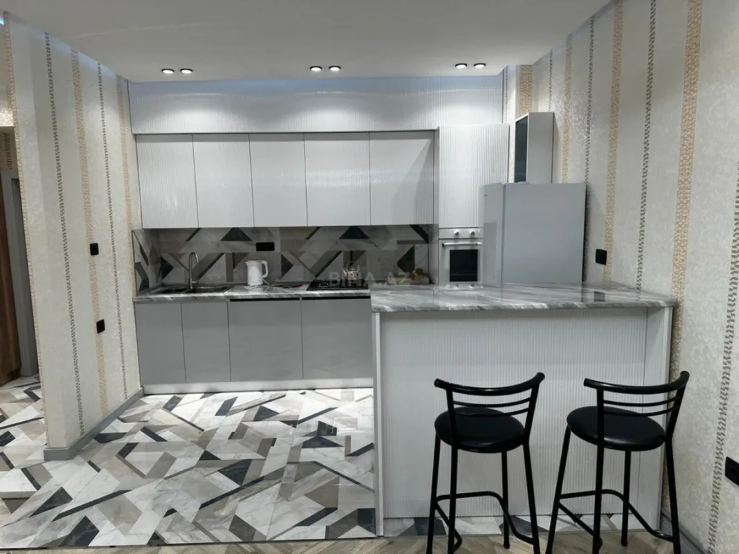 Kirayə verilir 2 otaqlı mənzil 68 m²