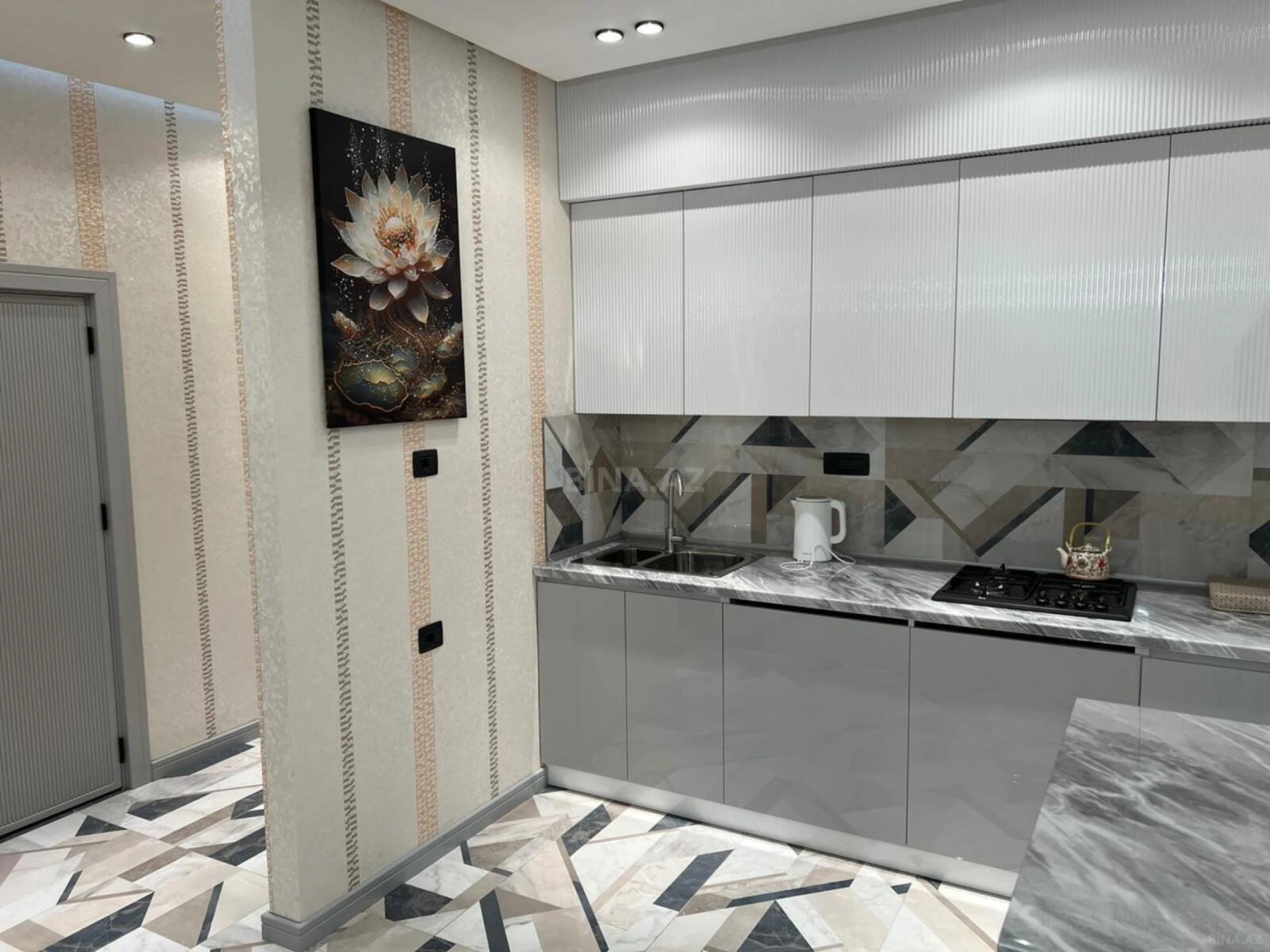 Kirayə verilir 2 otaqlı mənzil 68 m²