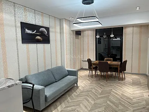 Kirayə verilir 2 otaqlı mənzil 68 m²