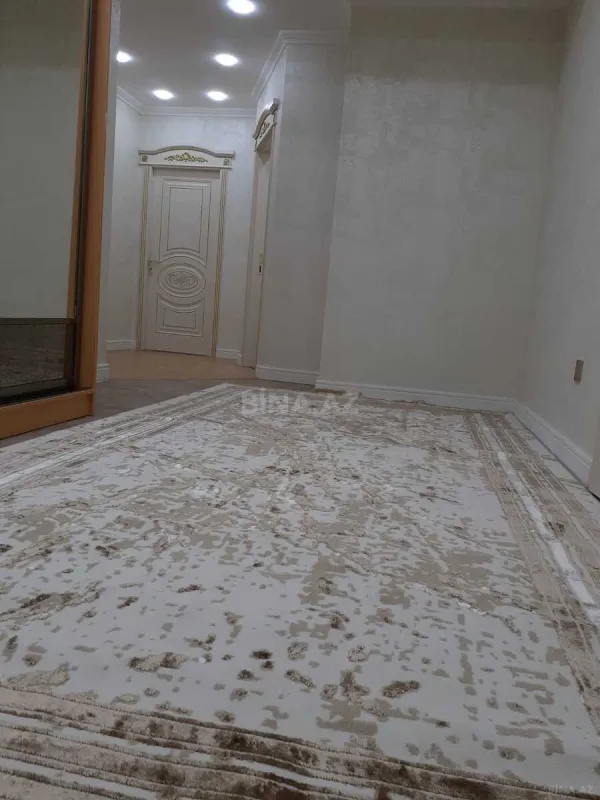 Kirayə verilir 2 otaqlı mənzil 85 m²