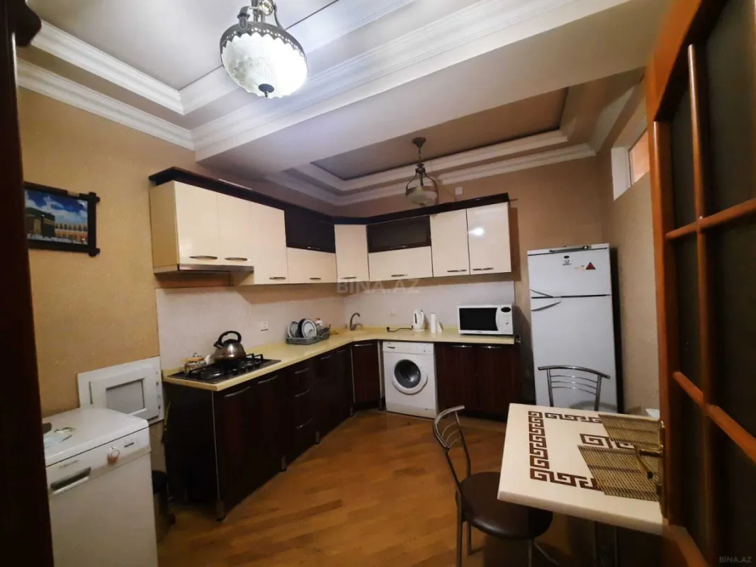 Kirayə verilir 3 otaqlı mənzil 124 m²