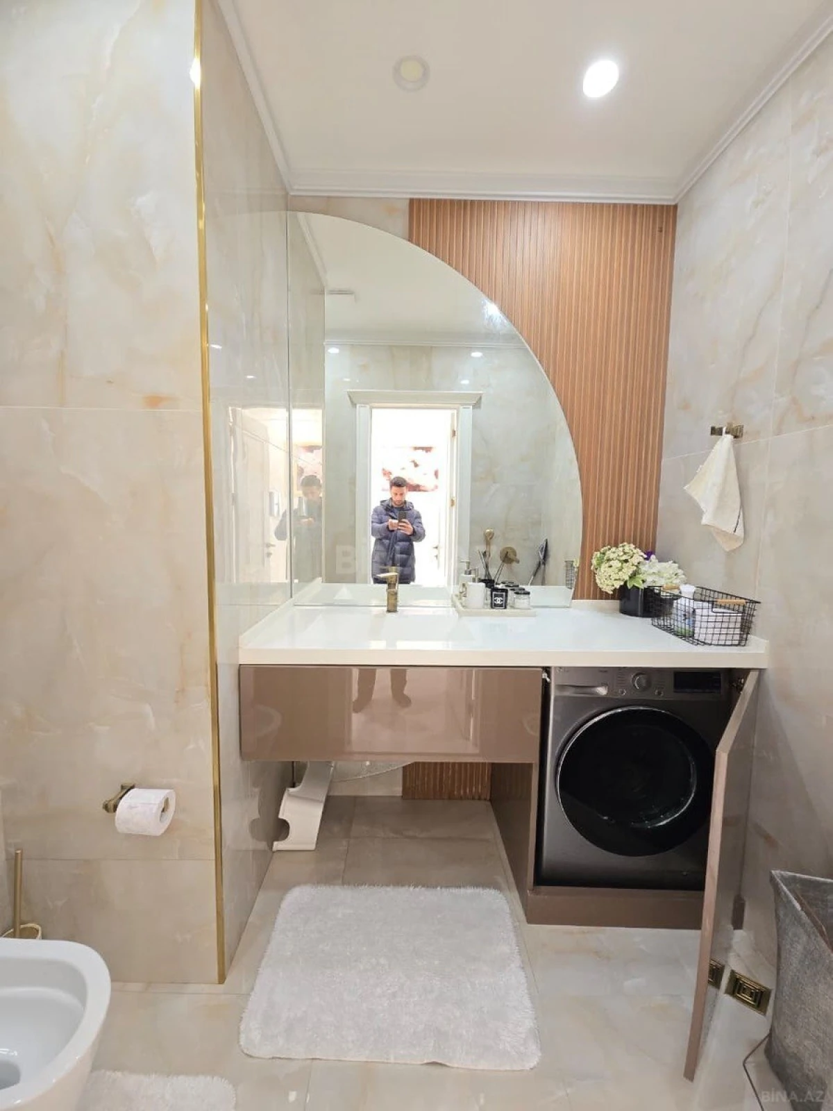 Satılır 4 otaqlı mənzil 179 m²