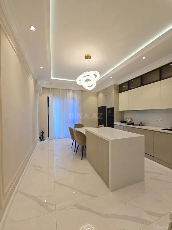 Satılır 4 otaqlı mənzil 179 m²
