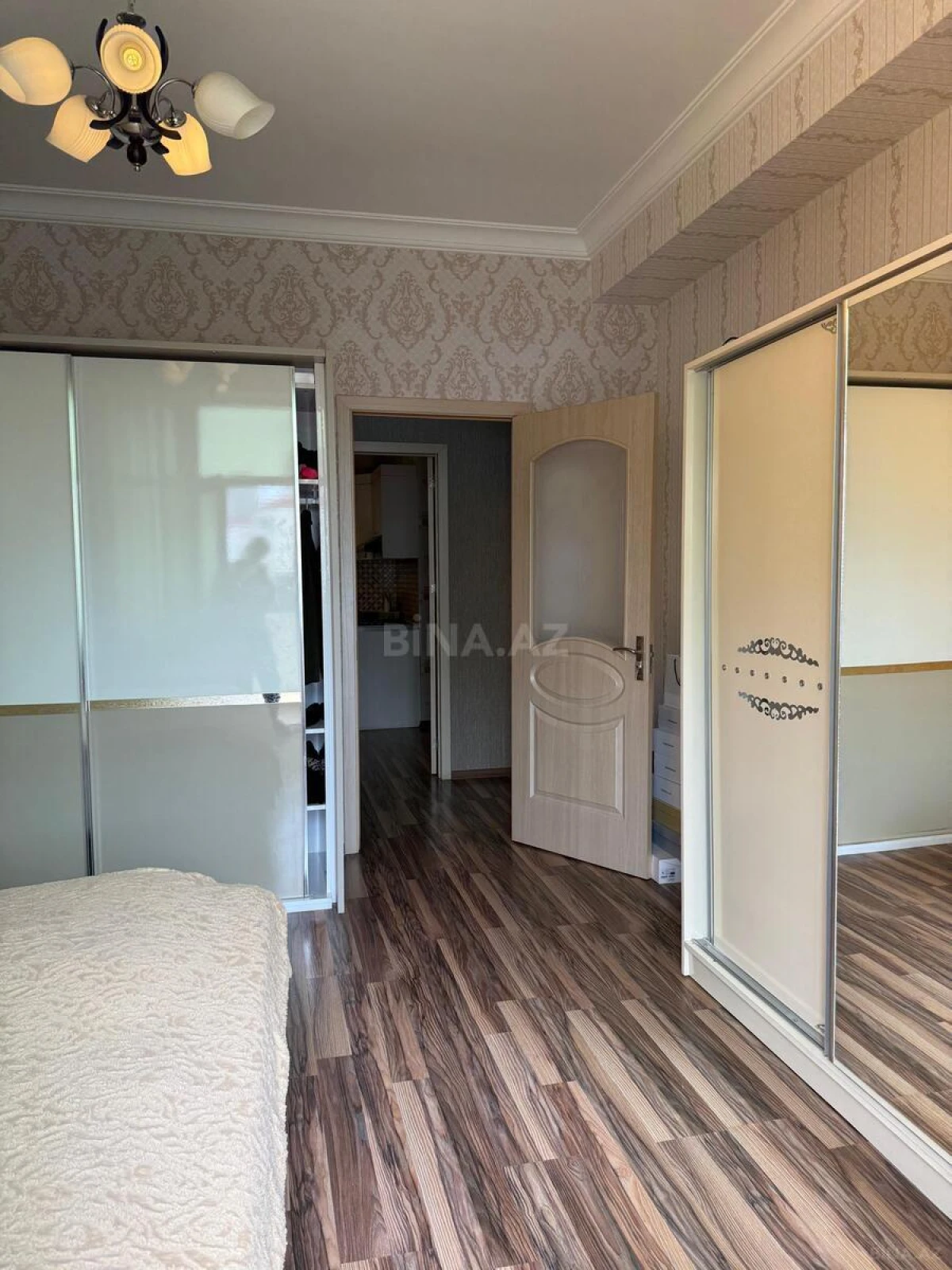 Satılır 2 otaqlı mənzil 100 m²