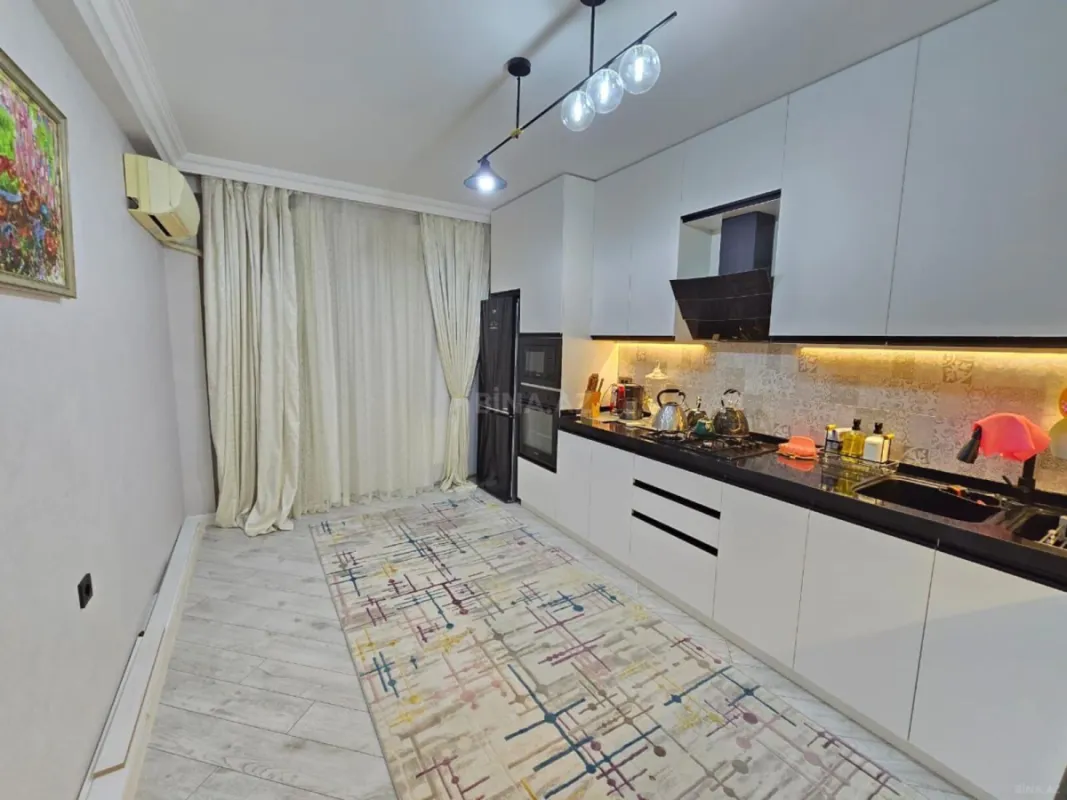 Satılır 3 otaqlı mənzil 127 m²