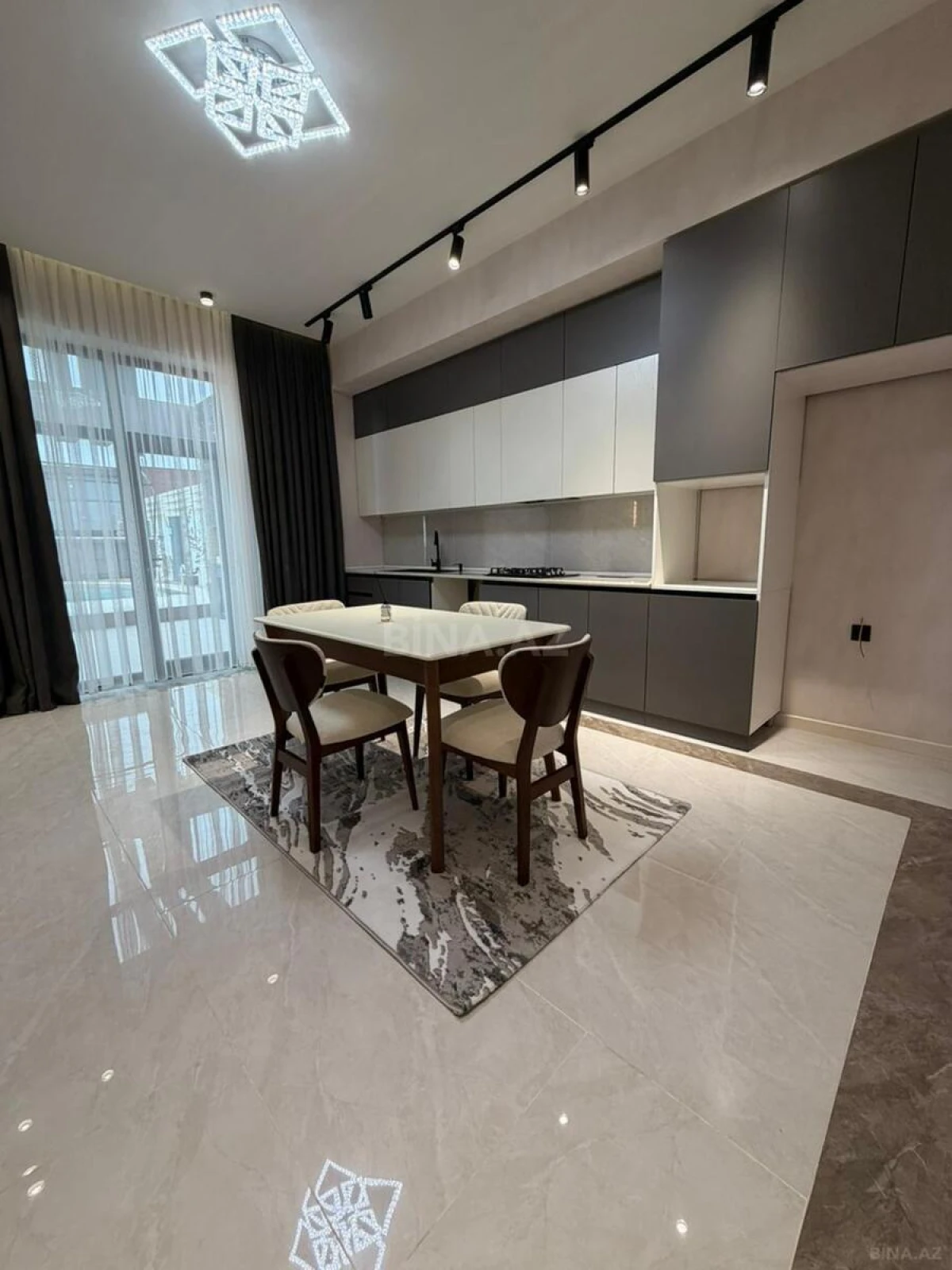Satılır 4 otaqlı həyət evi 260 m²