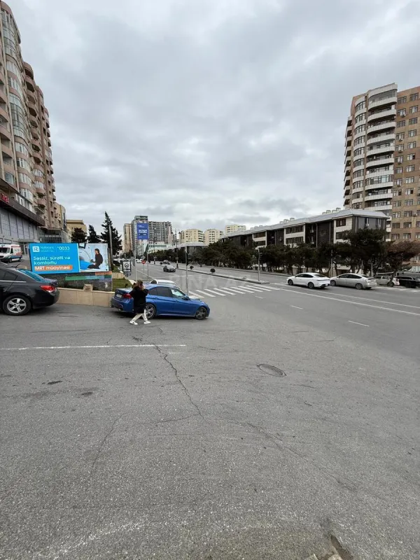 Satılır 5 otaqlı mənzil 202 m²