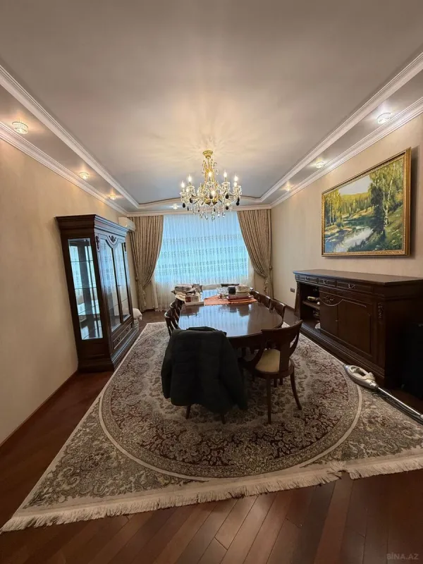 Satılır 5 otaqlı mənzil 202 m²