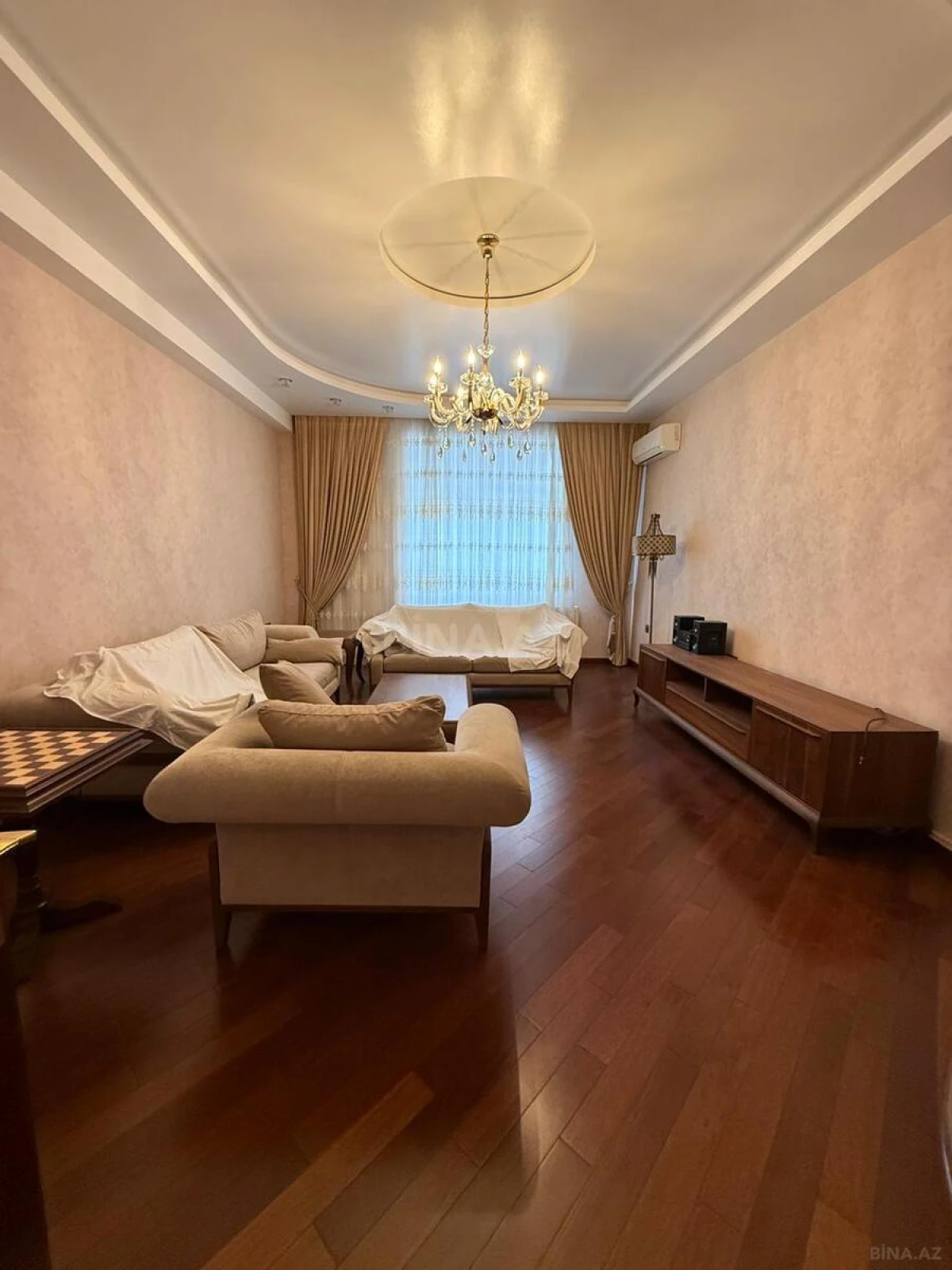 Satılır 5 otaqlı mənzil 202 m²