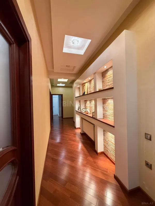 Satılır 5 otaqlı mənzil 202 m²