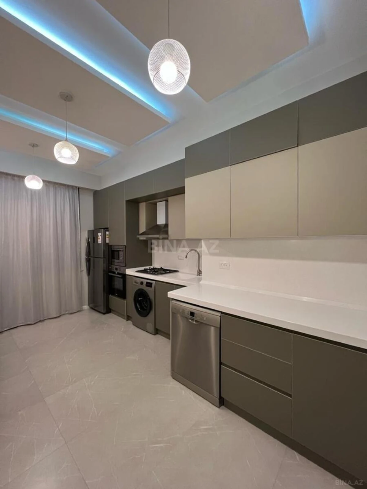 Kirayə verilir 2 otaqlı mənzil 95 m²