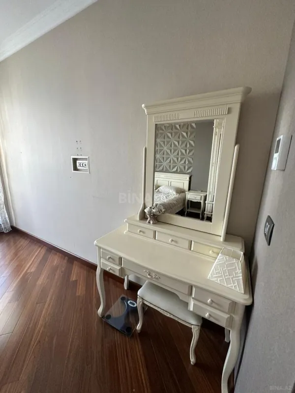 Kirayə verilir 2 otaqlı mənzil 90 m²