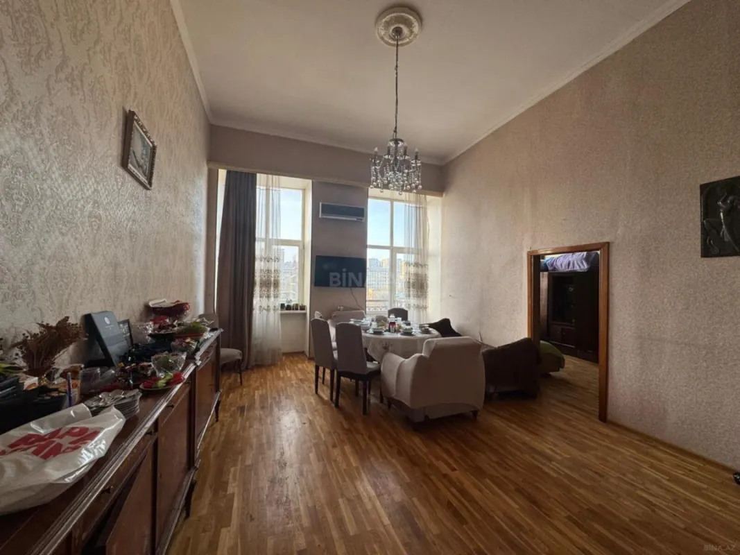 Satılır 4 otaqlı mənzil 120 m²