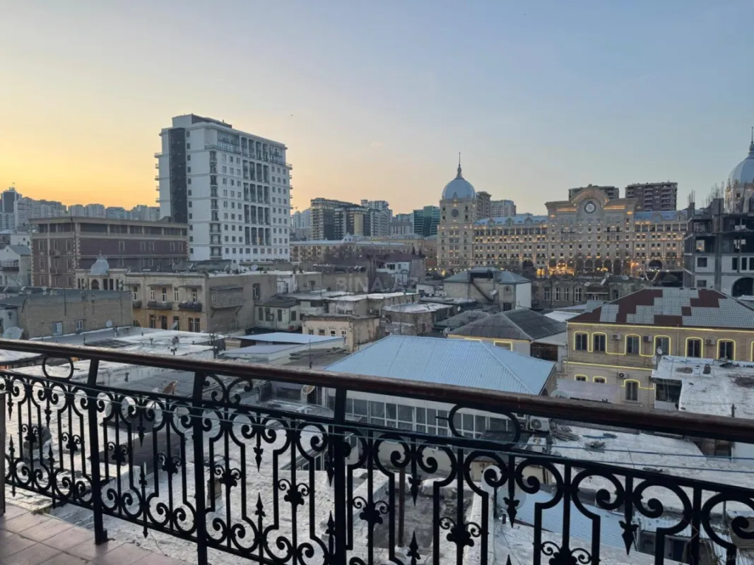 Satılır 4 otaqlı mənzil 120 m²