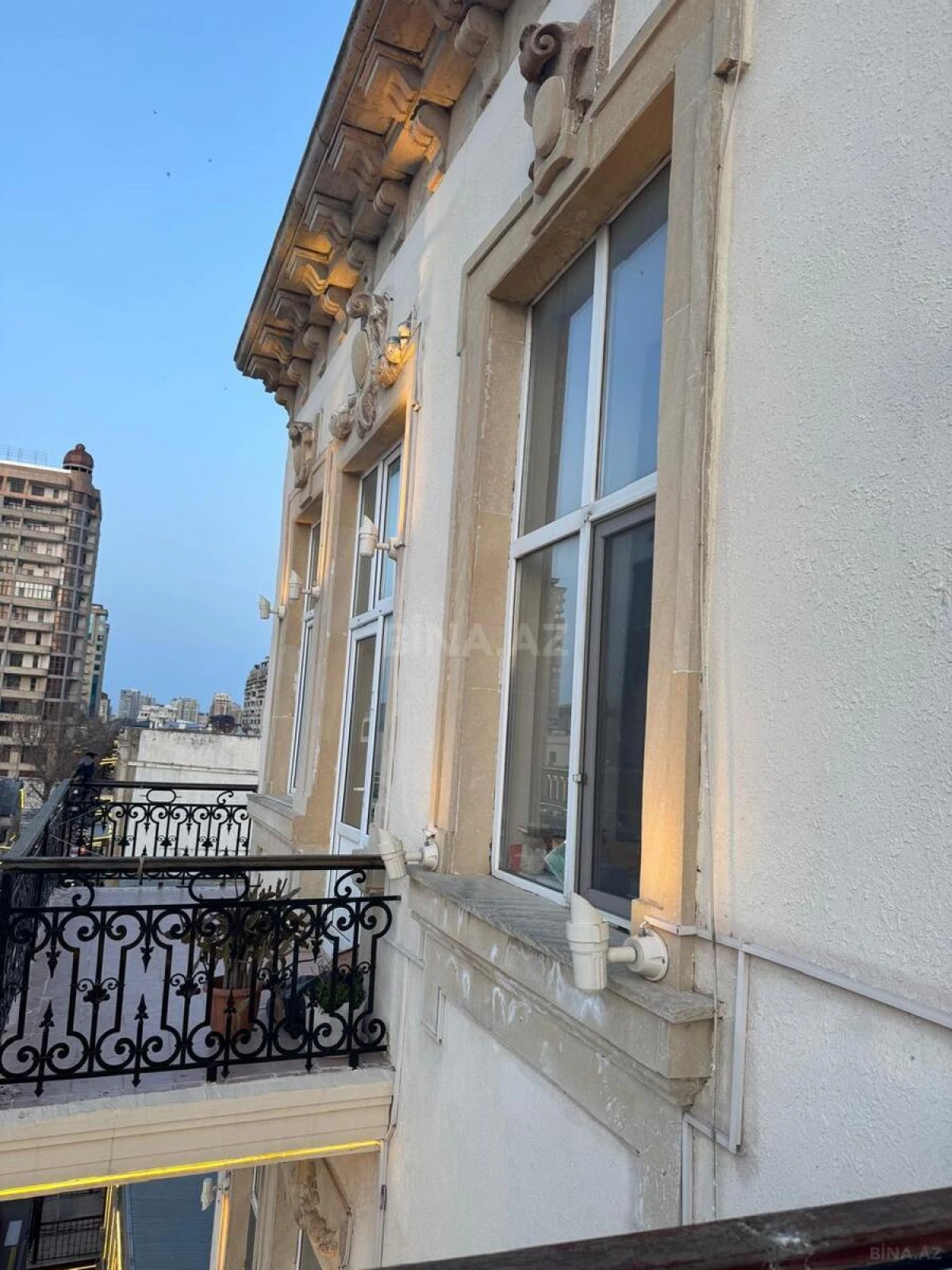 Satılır 4 otaqlı mənzil 120 m²