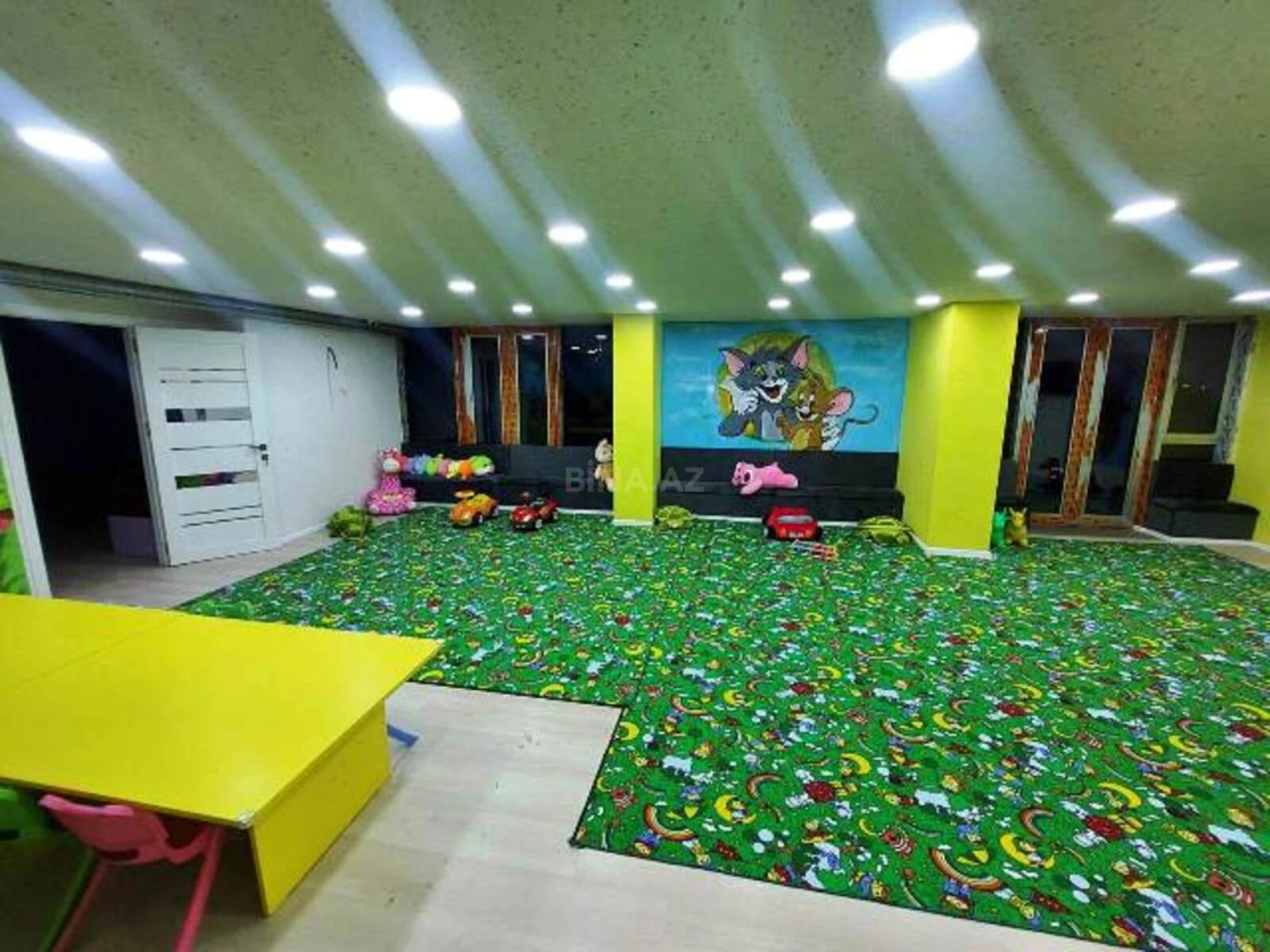 Satılır obyekt 800 m²